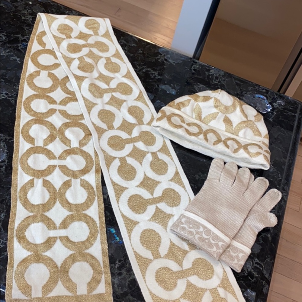 COACH SCARF, HAT AND GLOVES SET